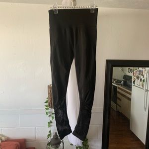 PINK Ultimate High Rise Perforated Leggings